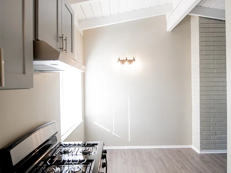 450 Live Oak — Photo 3