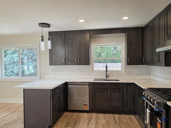 5th image of 6410 W 88th St