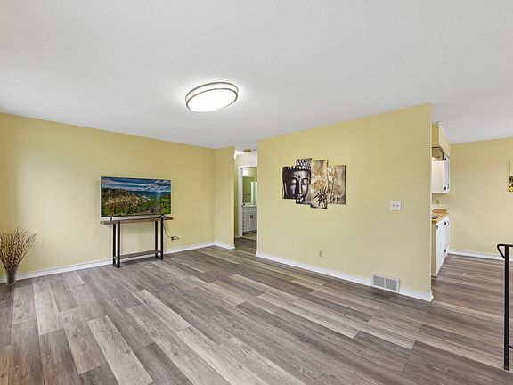 5th image of 6890 Grenwich Ln N