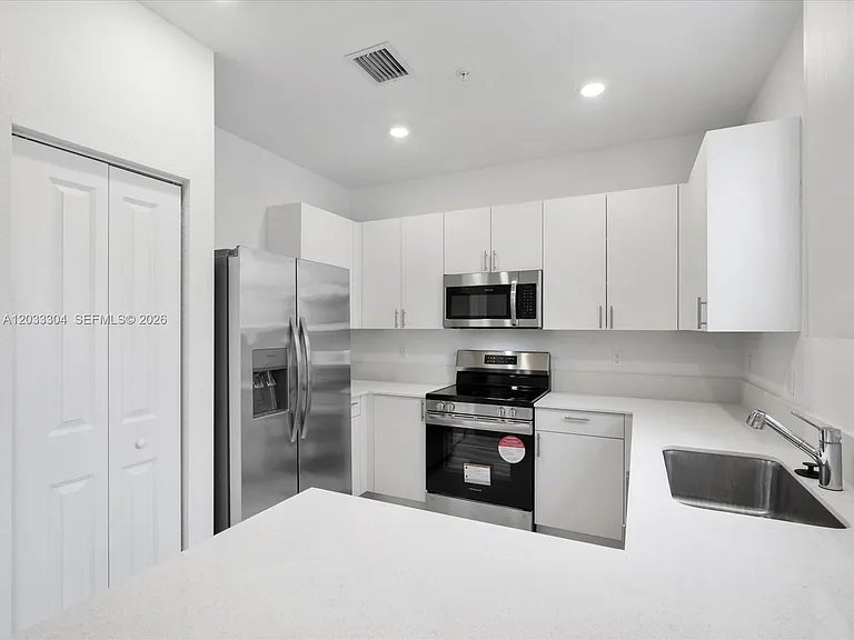 106 SW 184th Pl #106 — Photo 7