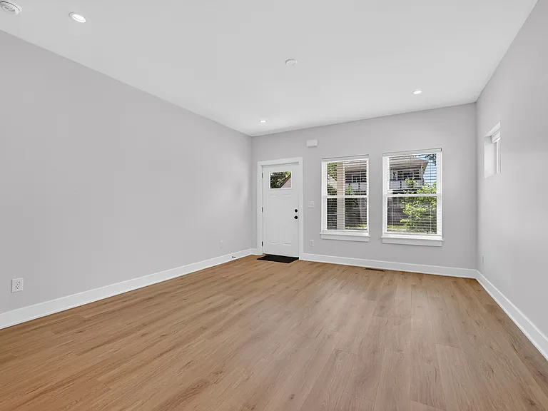 2439 Guilford Ave — Photo 12
