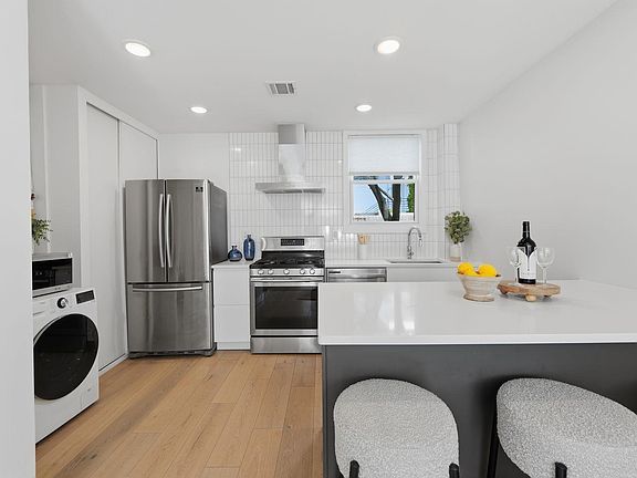 4th image of 77 Congress St #3