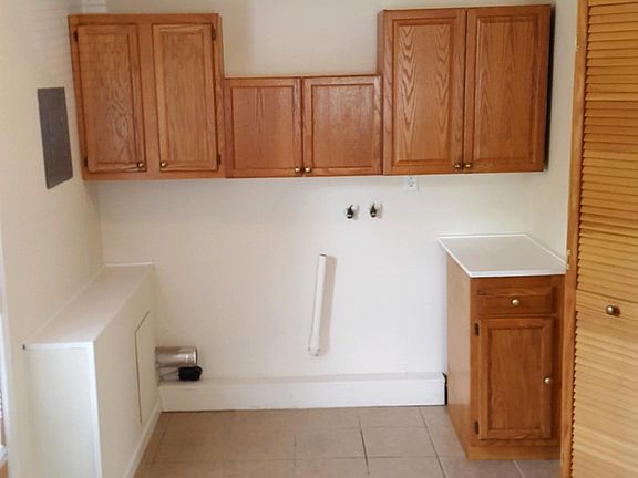 4th image of 1401 W Royale Dr