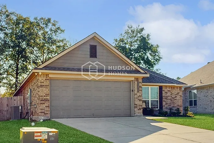 4 bed, 2.0 bath, 1600 sqft, $1,899 — Photo 4