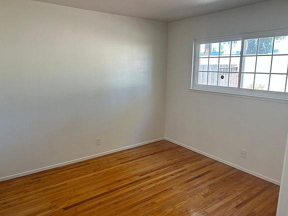 4th image of 2916 Orchid St