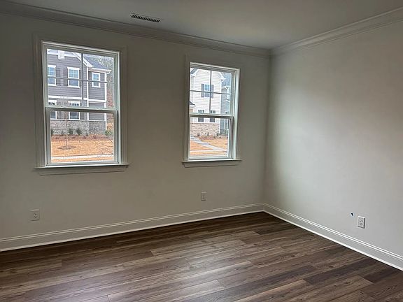 5th image of 712 Longleaf Grove Ln