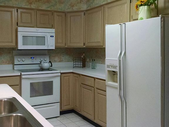 5th image of 9905 Hawthorne Glen Dr