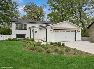 1811 Maplewood Ct, Lindenhurst, IL 60046