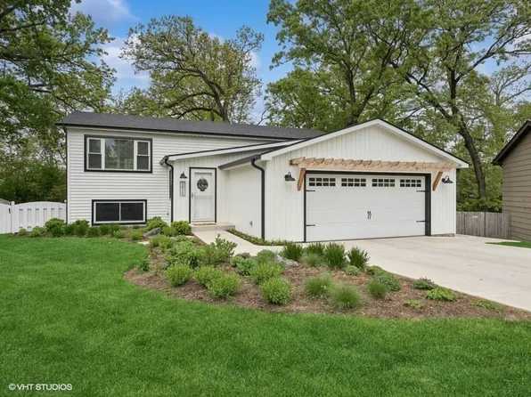 1811 Maplewood Ct, Lindenhurst, IL 60046