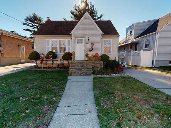 2nd image of 721 Roosevelt St
