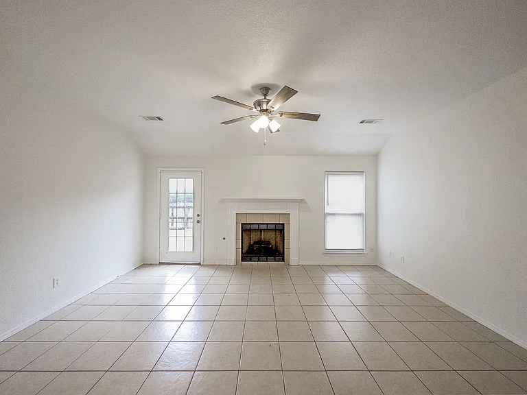 429 E El Paso St — Photo 3