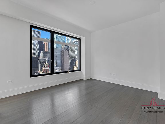 4th image of 301 E 50th St APT 17A