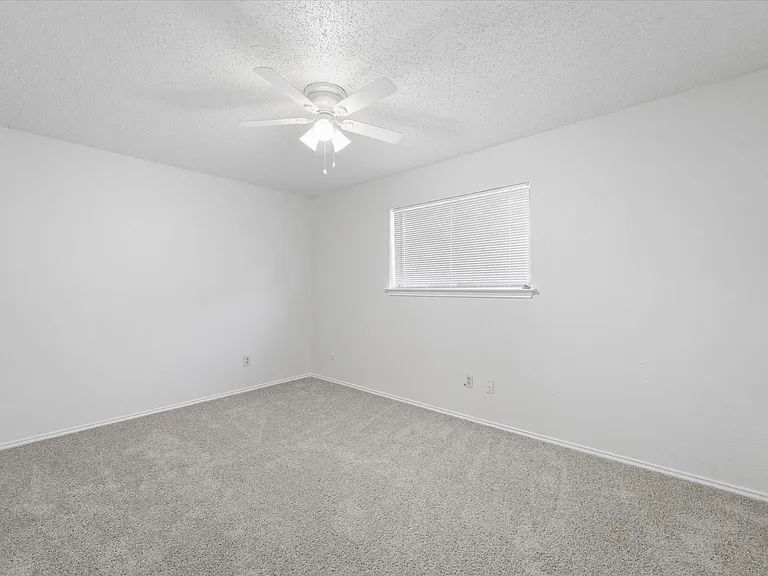 3925 Wendover Dr — Photo 15