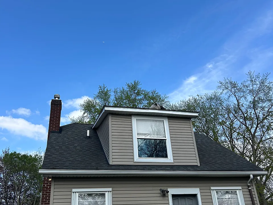 232 W Howard St