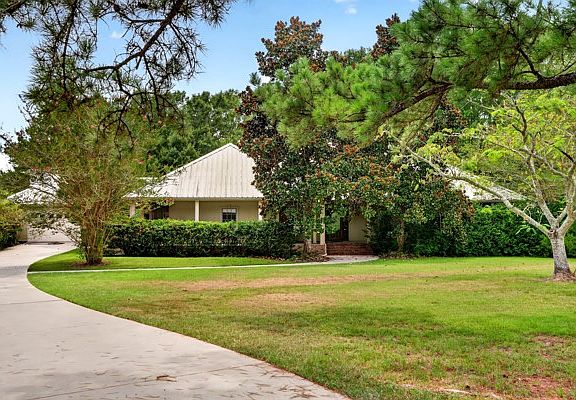 2nd image of 38 Oak Allee Dr