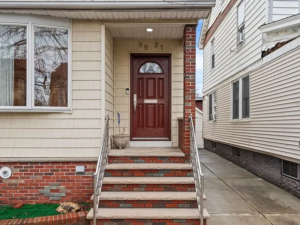 8921 Aubrey Ave, Ridgewood, NY 11385