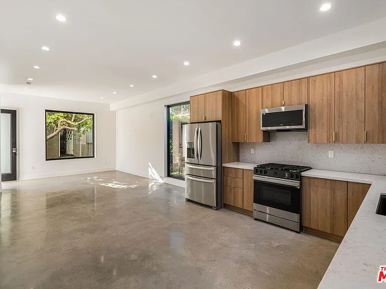 3909 W Exposition Blvd — Photo 4