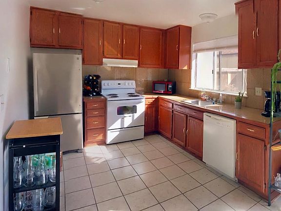 4th image of 33 El Capitan Ln