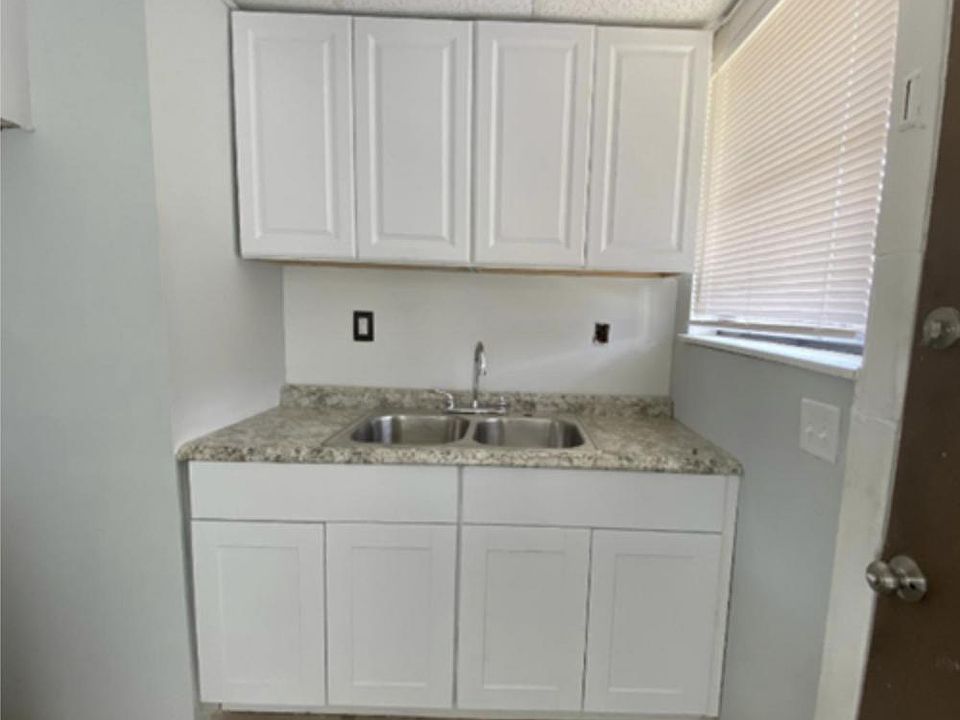 2nd image of 640 Detroit St APT 8