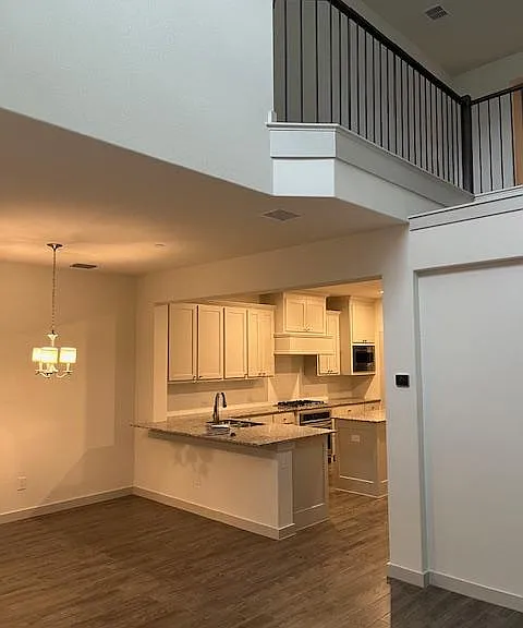 2736 Shelby Dr — Photo 3