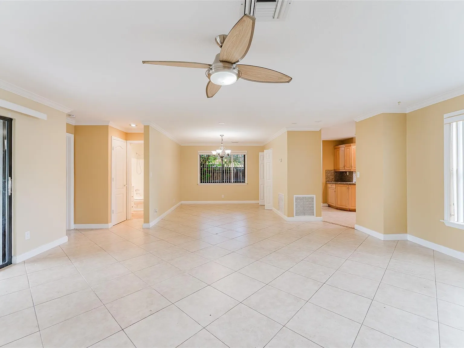 3 bed, 2.0 bath, 1738 sqft, $3,800 — Photo 4