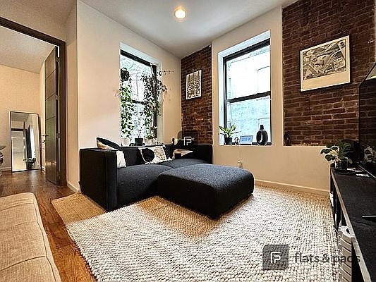 2nd image of 724 Franklin Ave APT 2R