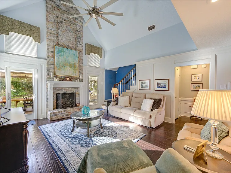 22526 Cove Hollow Dr — Photo 8