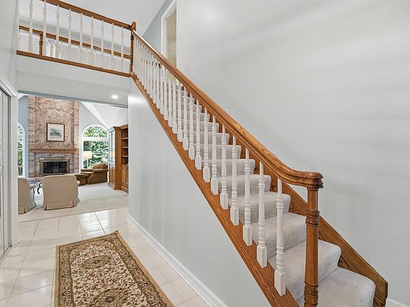 2nd image of 3724 Capilano Dr