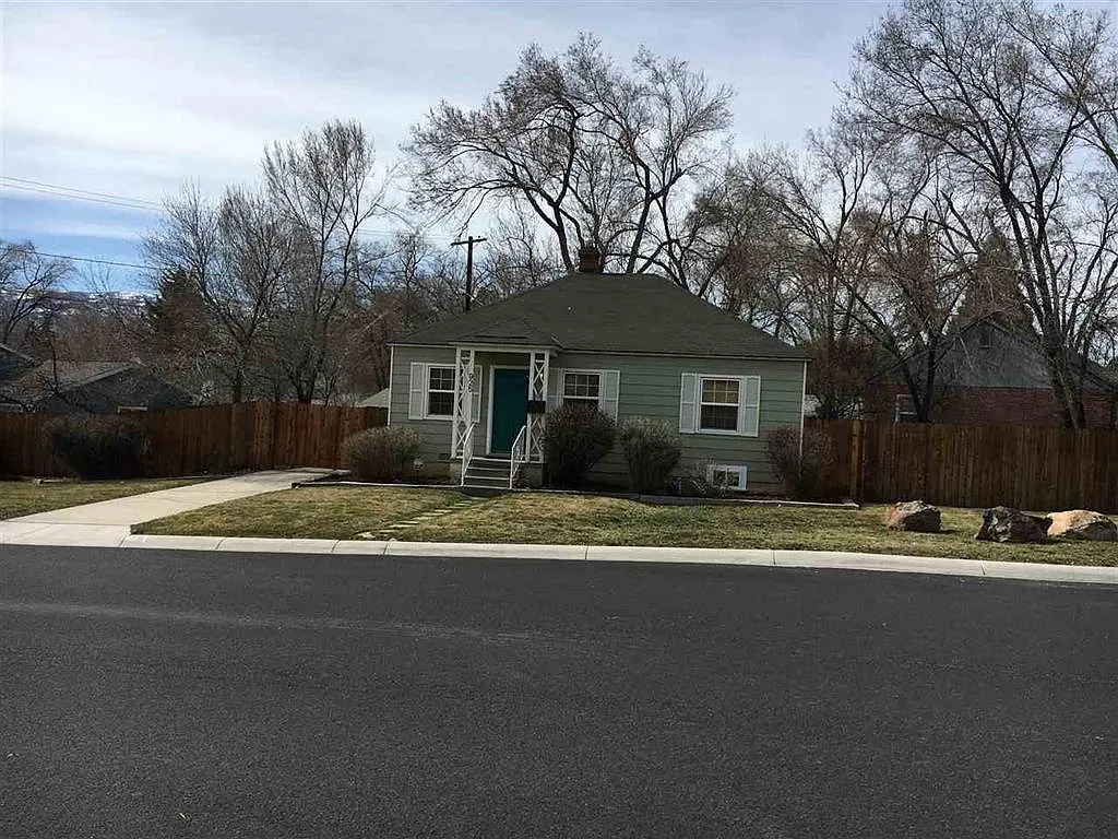 925 Williams Ave photo 1