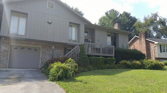 1st image of 910 Oakstone Dr