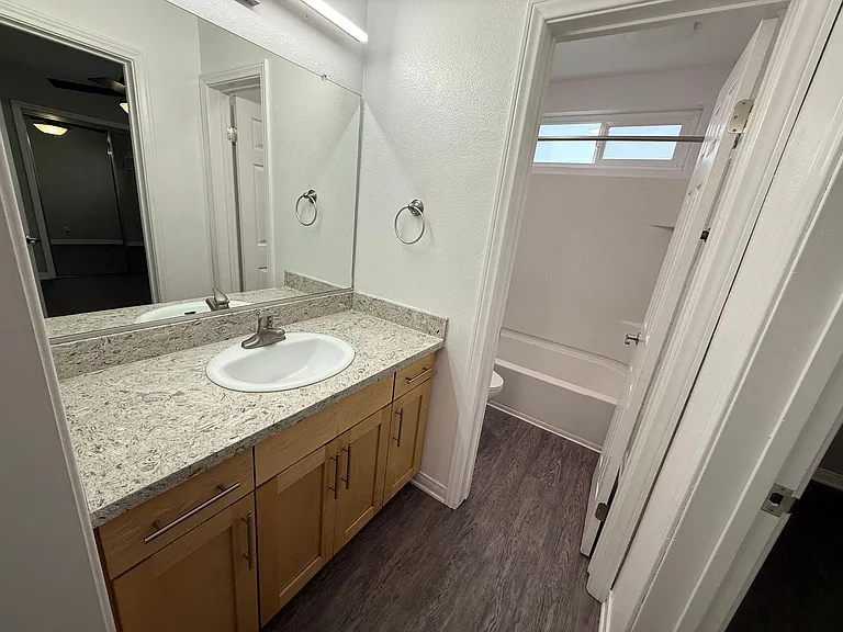Four Seasons Apartments — Photo 32