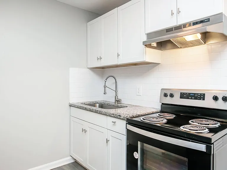 Cross Creek Apartments — Photo 19