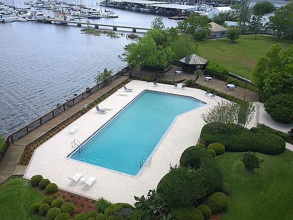 5th image of 4401 Lakeside Dr Unit 603