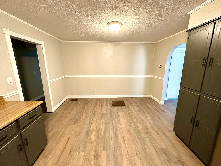 304 W Rasch Rd — Photo 9