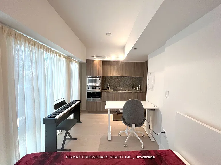 955 Bay St #626 — Photo 4