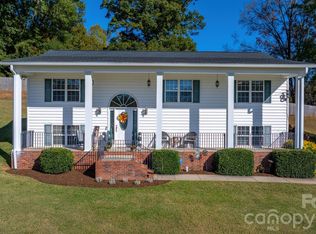 2137 Olde Farm Rd, Hudson, NC 28638