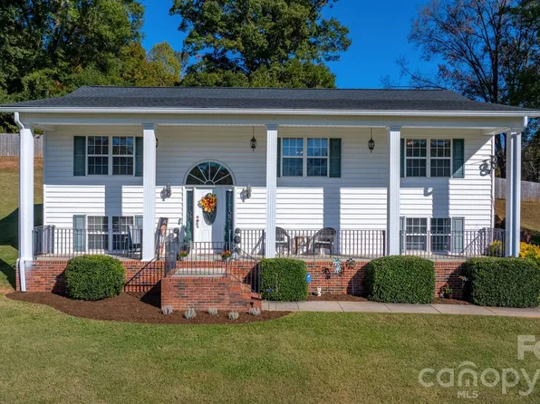 2137 Olde Farm Rd, Hudson, NC 28638