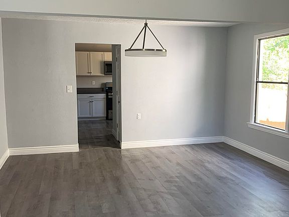 3rd image of 2798 Amarillo St