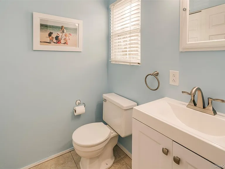 100 Woodlake Dr W — Photo 19