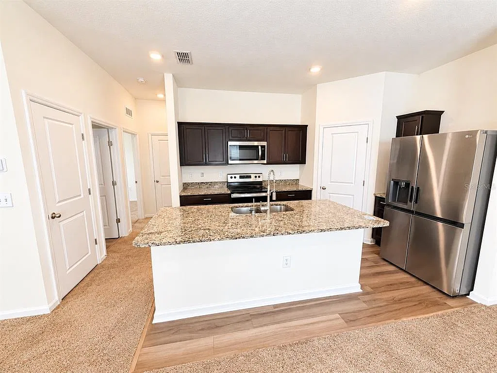 3 bed, 2.0 bath, 2156 sqft, $2,150 — Photo 4