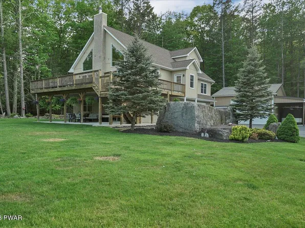 139 Walnut St, Greentown, PA 18426