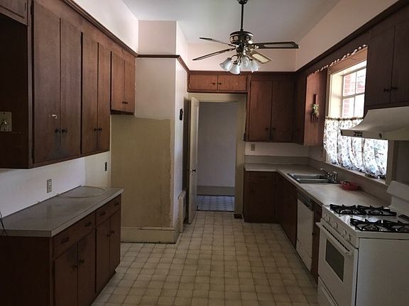 3rd image of 202 Villa St