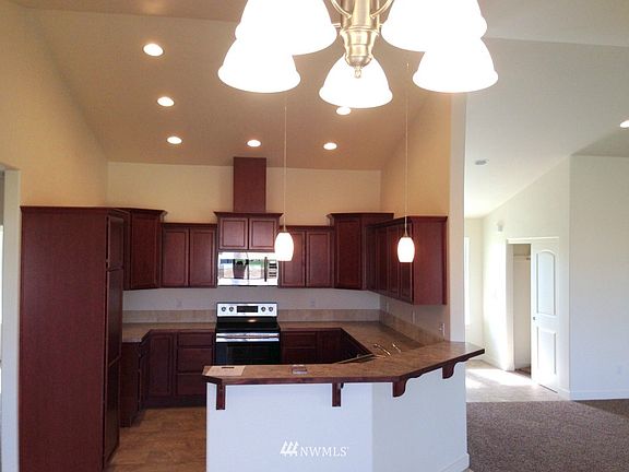 2nd image of 388 Dandero Drive SE