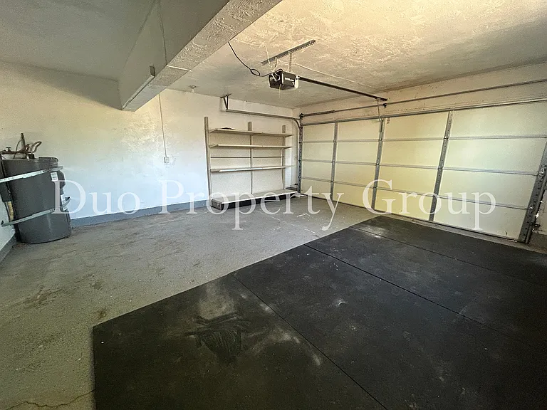 2035 Harvard Dr — Photo 31