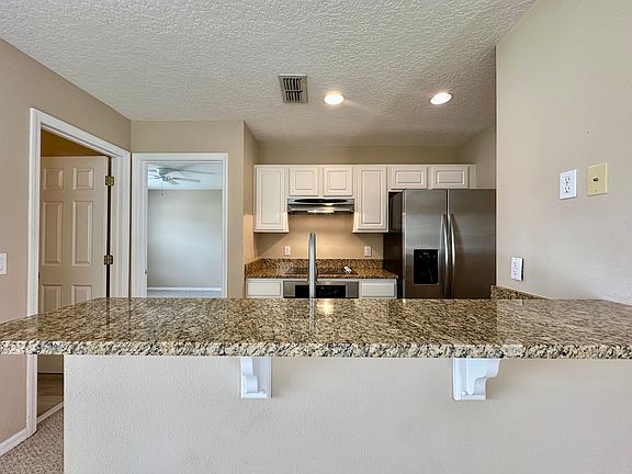 5th image of 1003 Oak Pond Dr #1003B