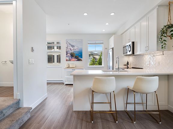 3rd image of 1818 Harbour St #6