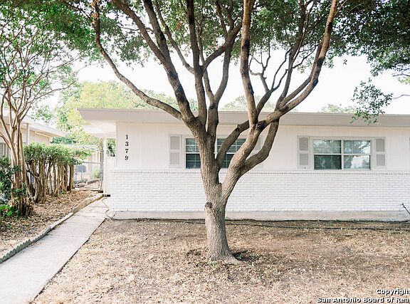 4th image of 1379 Oblate Dr