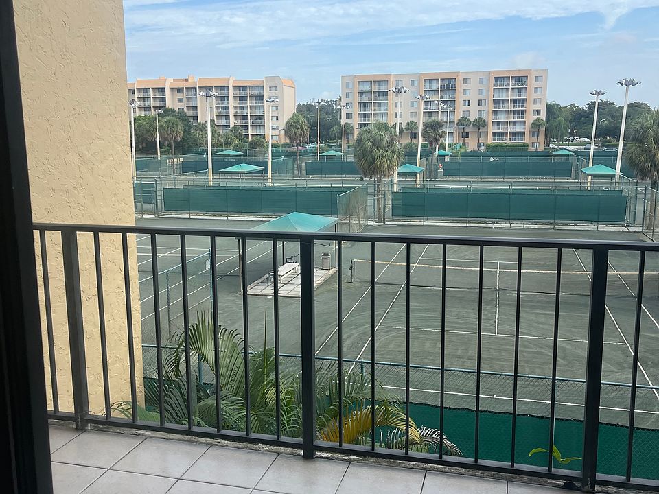 1st image of 2828 Tennis Club Dr APT 302