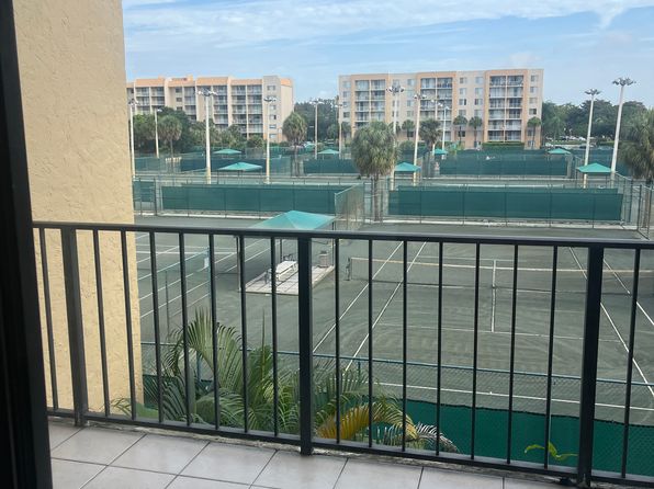 2828 Tennis Club Dr APT 302