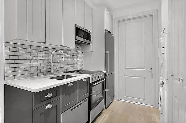 2nd image of 405 E 78th St #1G